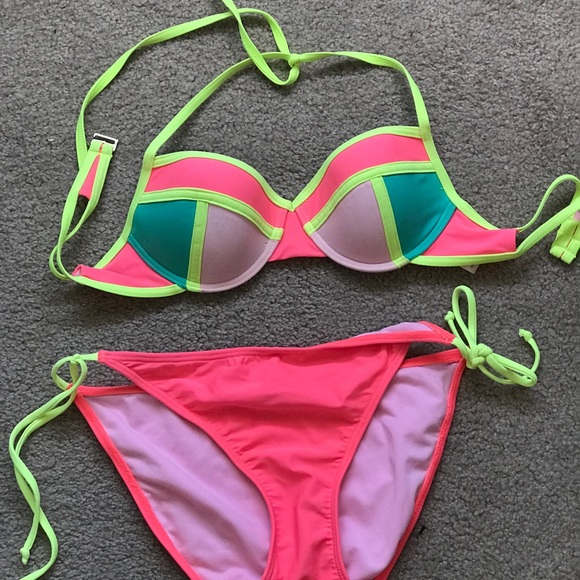 2 piece bathing suit - Picture 2 of 3